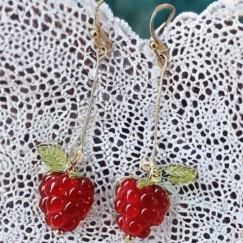 MODCLOTH MOD RASPBERRY DROP EARRINGS 1 - Picture 2 of 3
